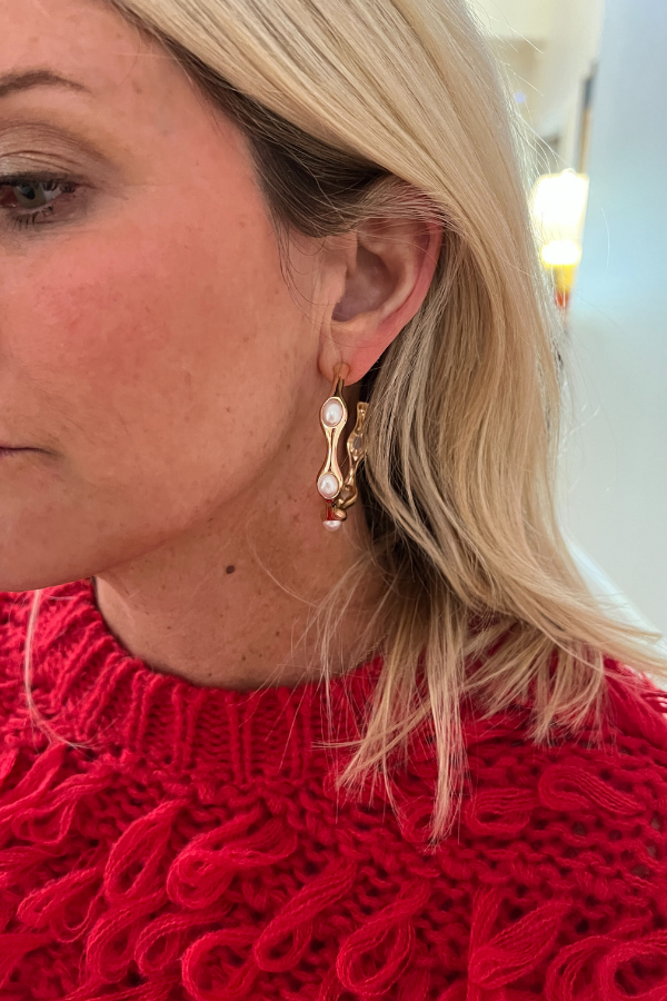 Pearl wavy hoop earrings