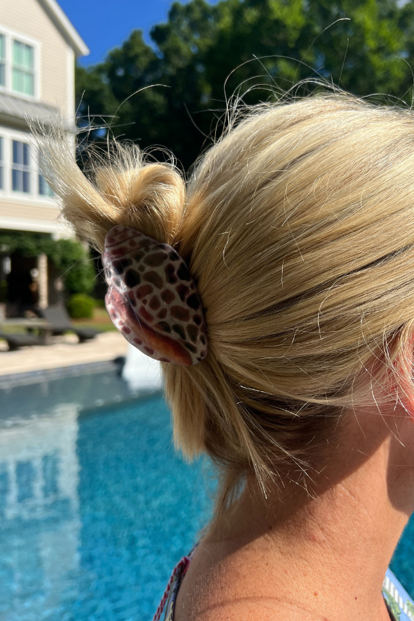 Brucie hair claw clip, brown