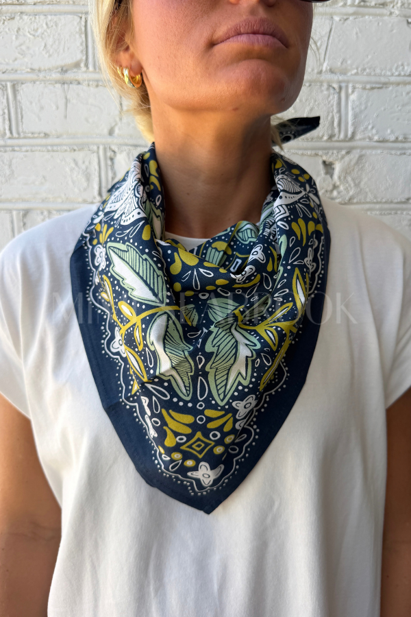 Hazel scarf