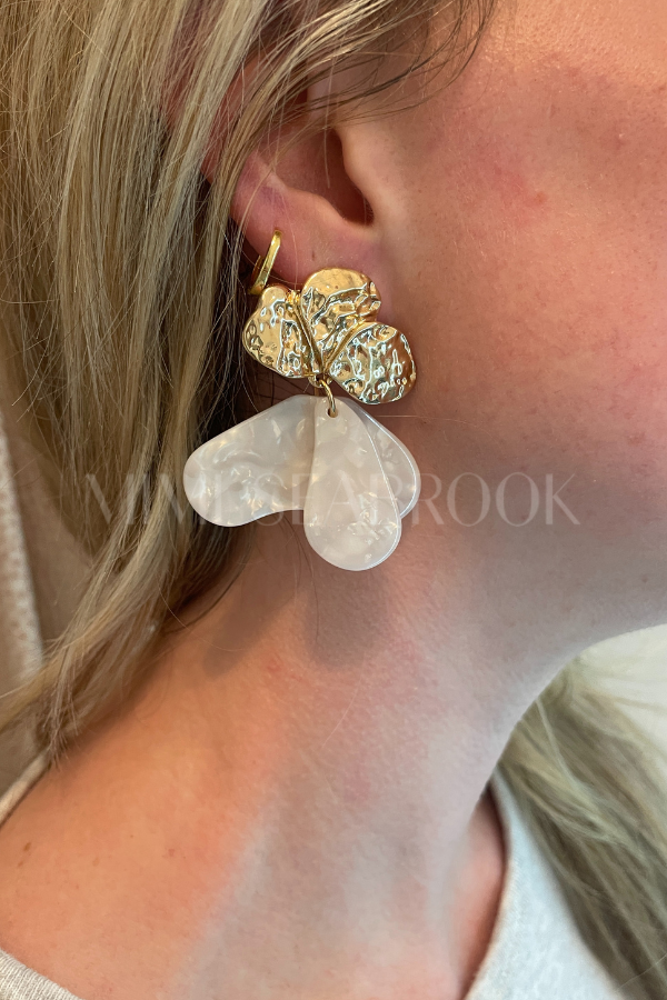 Larch earrings, white