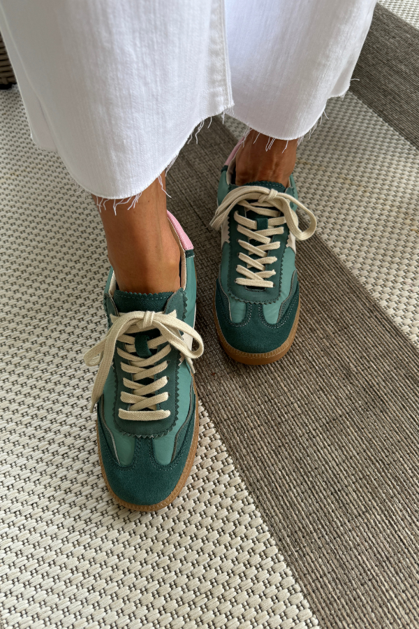 Notice sneakers, green suede by Dolce Vita