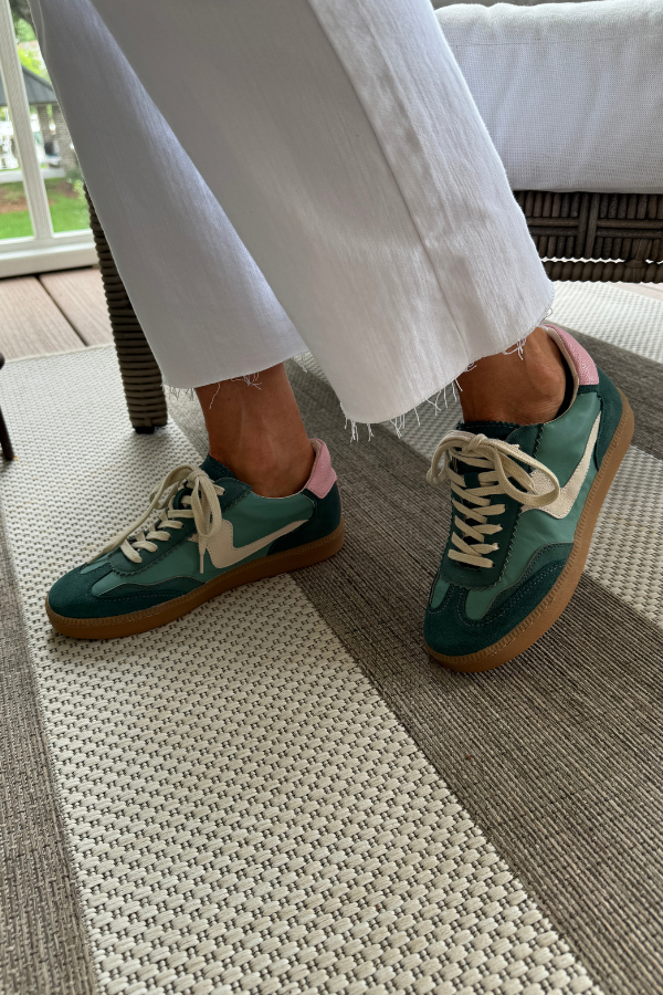 Notice sneakers, green suede by Dolce Vita