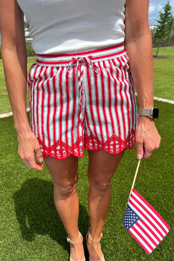 Quinby shorts, red white